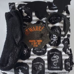 NWT Plush Printed Halloween Throw